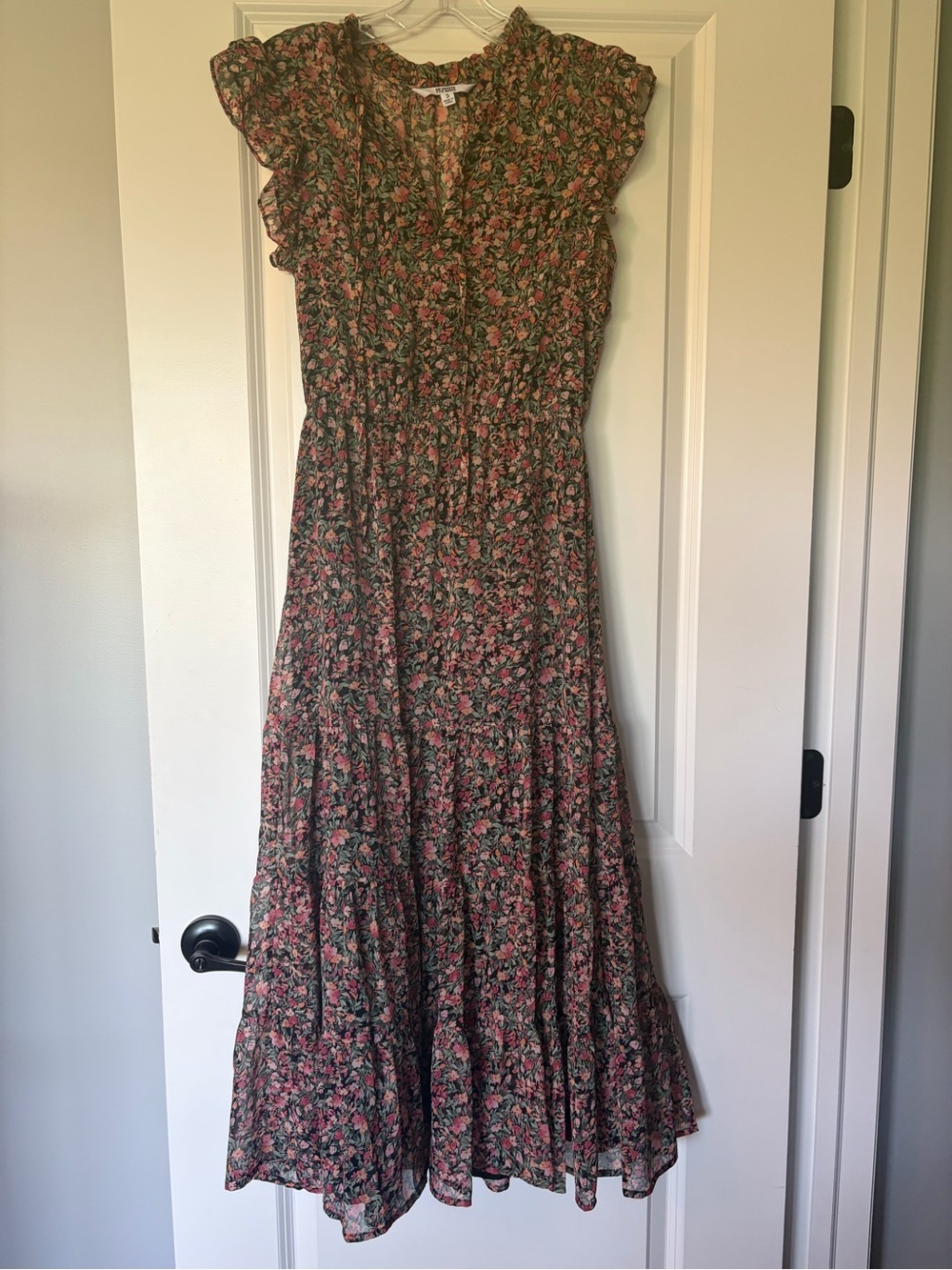 BB DAKOTA BY STEVE
MADDEN Sleeveless Printed Chiffon Dress in Black Ditsy Floral